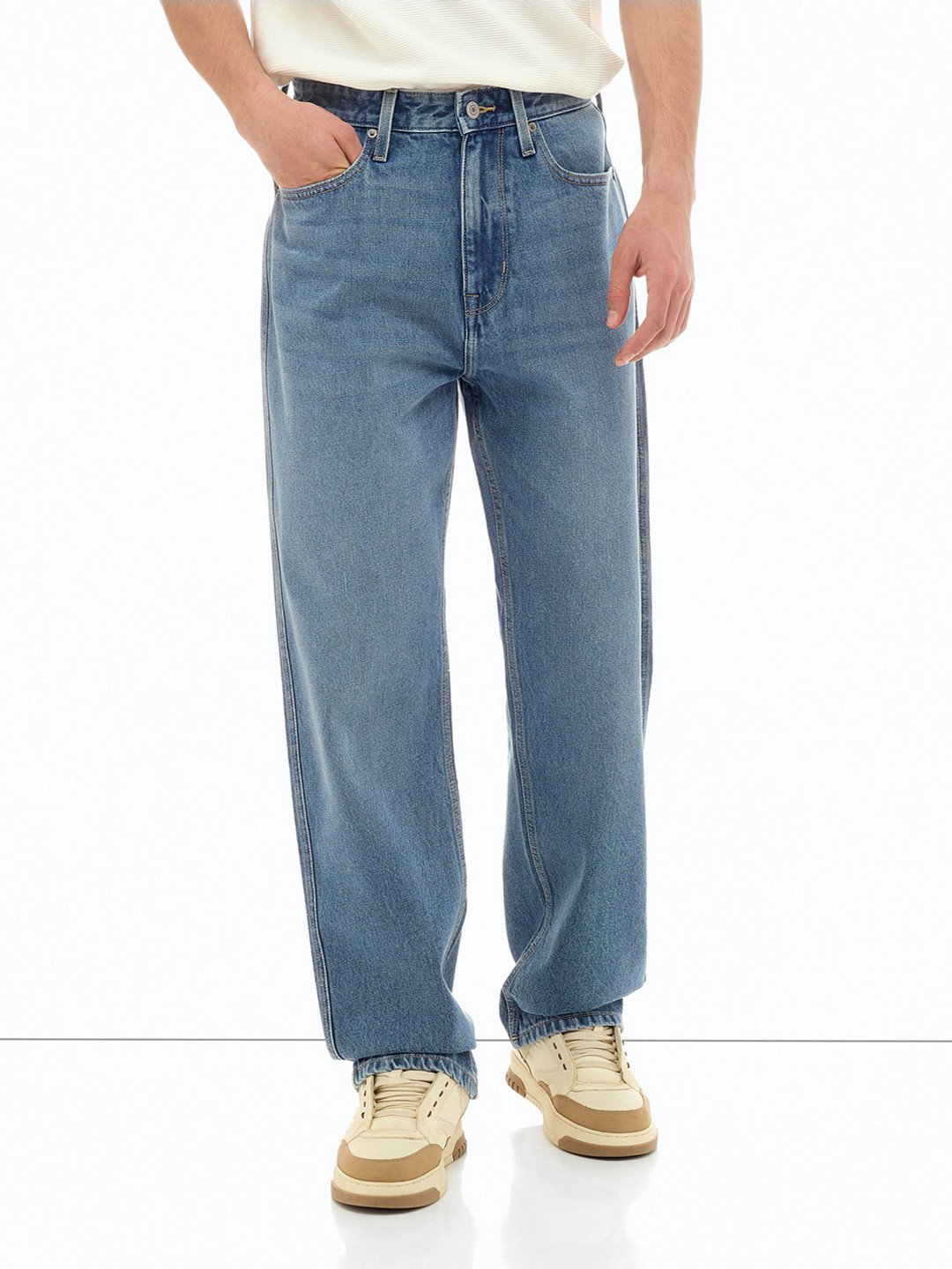 Men's Medium-Wash Loose Straight Jeans