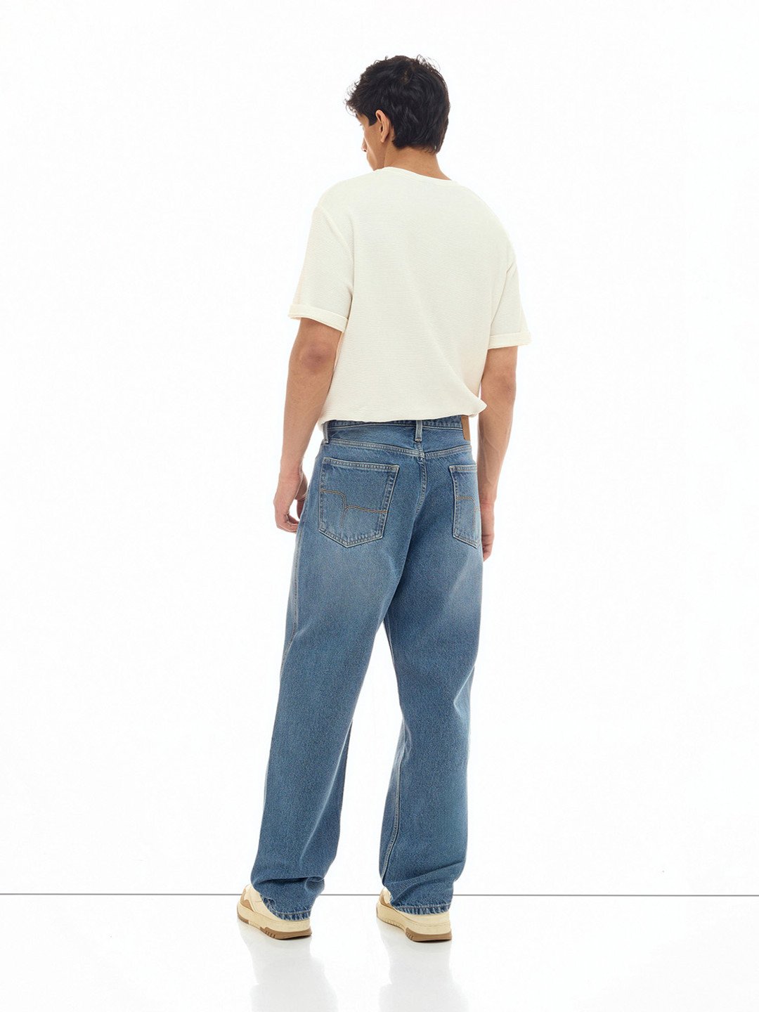 Men's Medium-Wash Loose Straight Jeans - Image 2