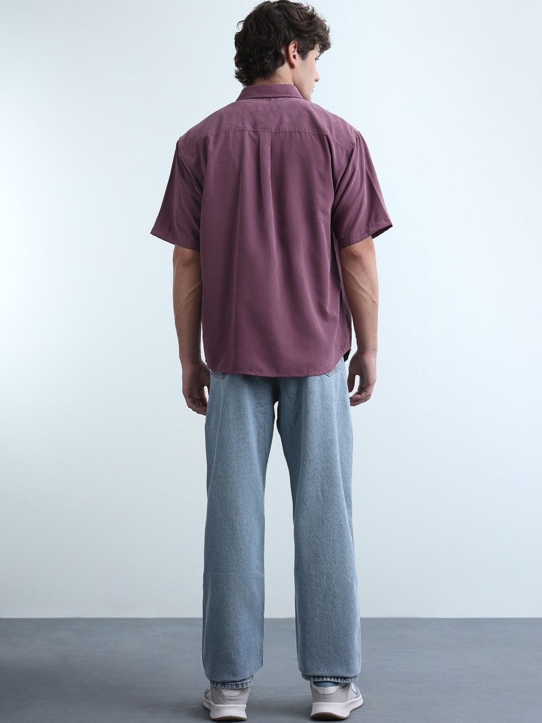 Men's Light-Wash Relaxed Straight Jeans - Image 2